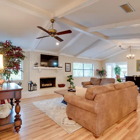 Inviting Home Less Than 9 Mi To Historic Dtwn Ocala!